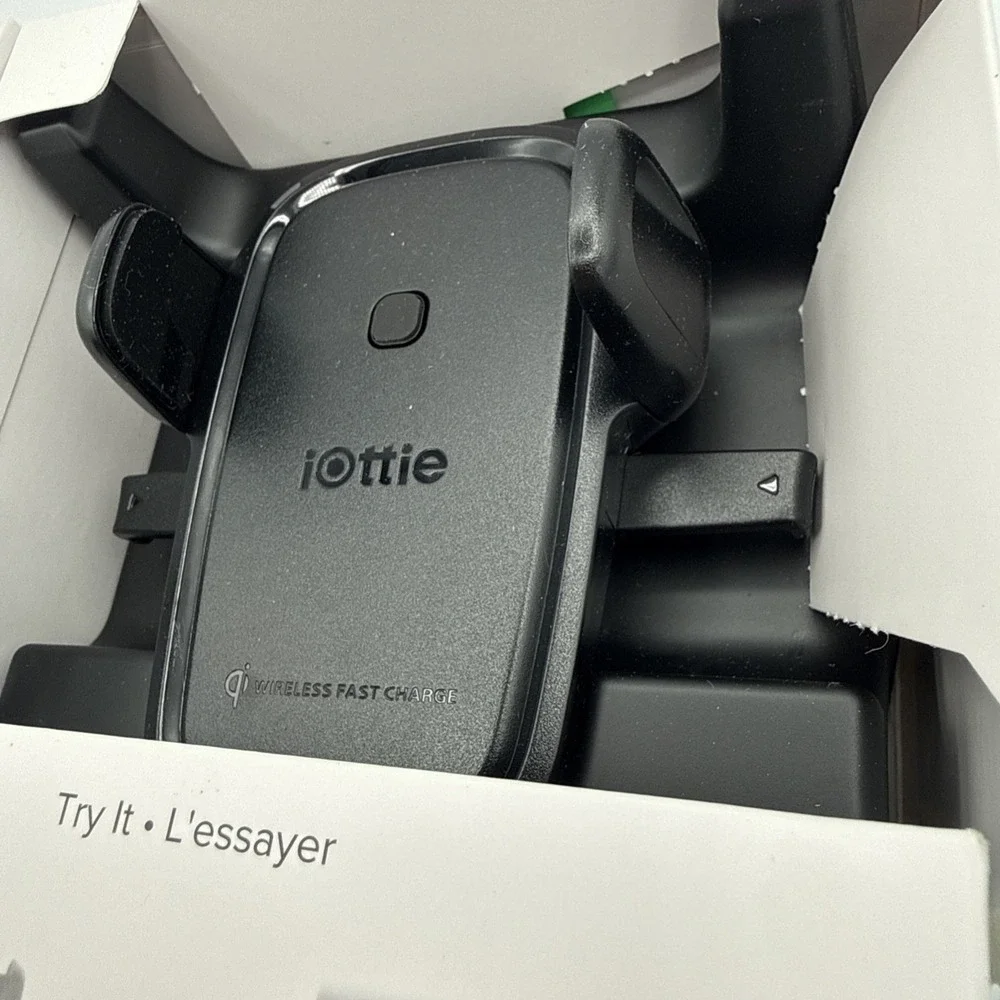 *OPEN BOX* iottie ONE TOUCH WIRELESS Charging Car Mount (Dash and windshield)